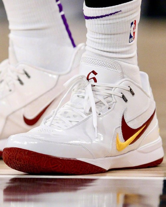 勒布朗·詹姆斯为南加州大学usc男篮安排了nike|勒布朗·詹姆斯|nike