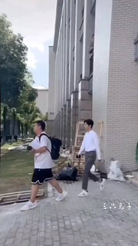 肖战劈叉式走路xz