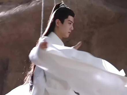 吊威亚就是为了隐藏他神仙的身份吧