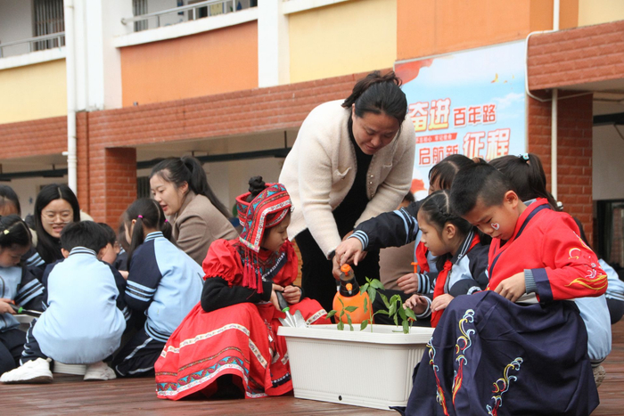 南宁市华衡小学开展植树节主题活动|植树节|南宁市|小学_新浪新闻