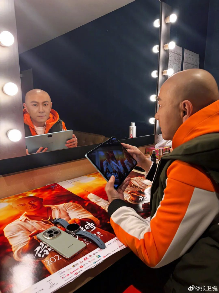 59岁香港最惨美男:帅到窒息却被雪藏|张卫健|香港|窒息_新浪新闻