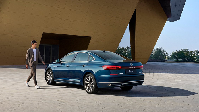 上汽大众帕萨特2024出众款上市售价1883万起