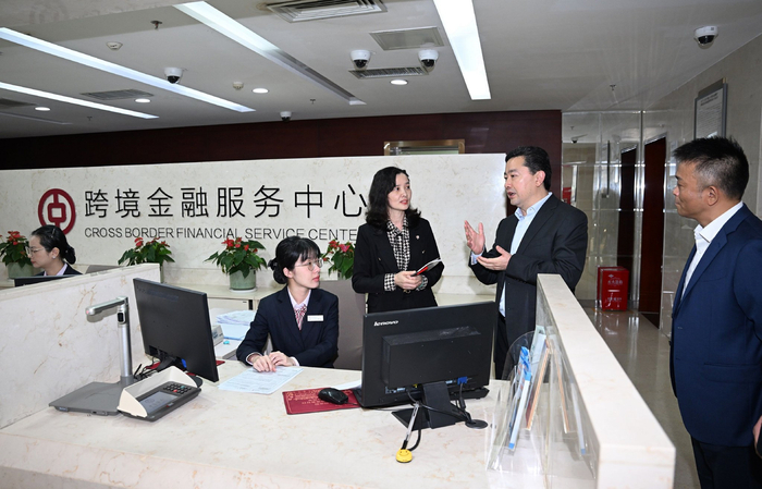 罗增斌调研现代服务业发展工作时强调:把握政策机遇 强化创新驱动