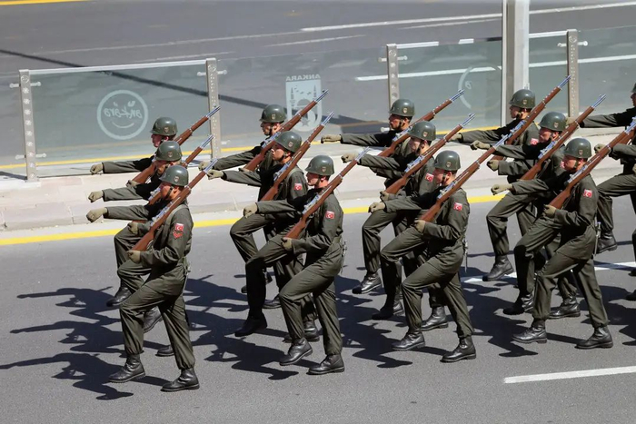 ▲2023年8月30日，在土耳其安卡拉，土耳其军人参加“胜利日”庆祝活动。图/新华社