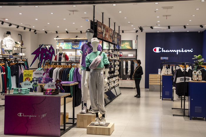 高瓴对运动鞋服市场的判断,写在百丽这7年变更里