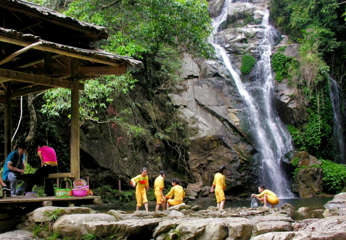 ▍选手免费入园1次,亲友(限2人)观光门票五折(30元/人)▲石根山仙景