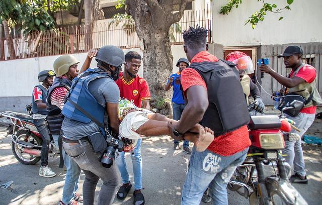 太子港遭黑帮“围城”：海地总理辞职，帮派头目发起内战威胁