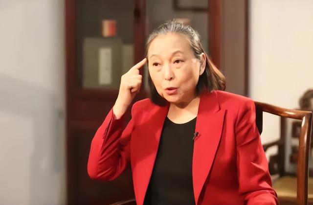 台湾老艺人方芳多张童年照曝光看到她妈妈才知家教有多重要