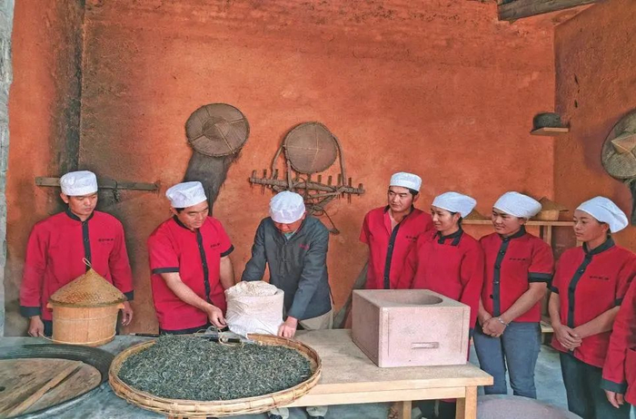 李记谷庄团茶制作现场 李记谷庄供图