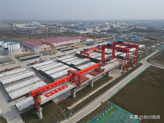 北沿江高铁扬州段新进展,扬州制梁场首孔箱梁成功架设|箱梁|扬州市
