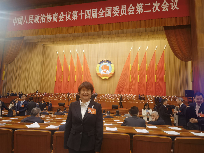 全国政协委员杜丽群关注青少年心理健康建议心理治疗纳入医保