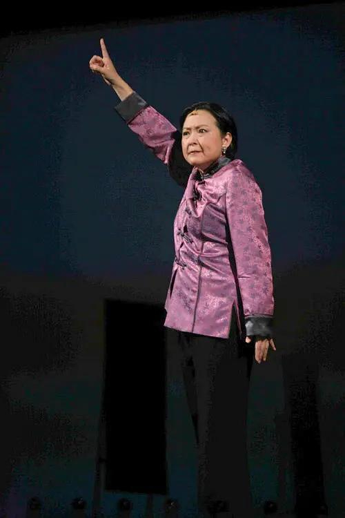 台湾老艺人方芳多张童年照曝光看到她妈妈才知家教有多重要