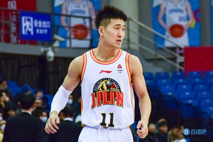 姜伟泽本场9中3得到9分 赛后更博:篮球是5个人的|姜伟泽|篮球_新浪