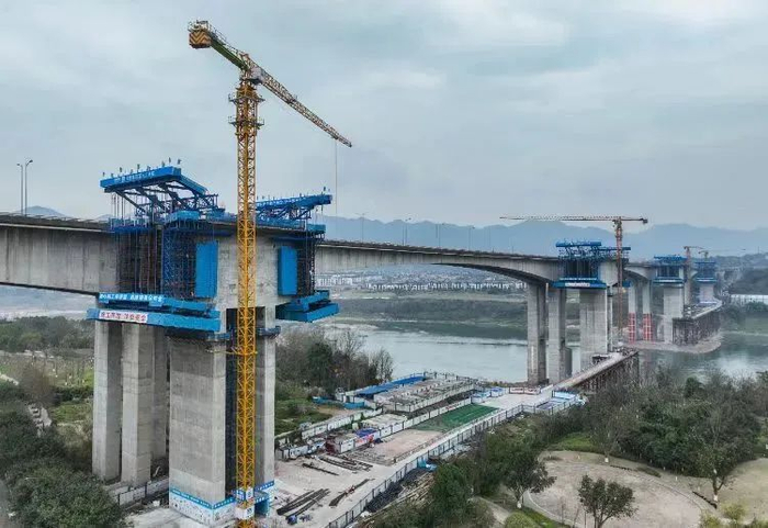 渝武高速拓宽改造工程建设现场。重庆住建供图