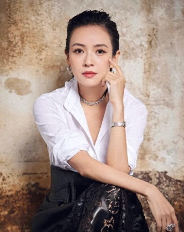 章子怡到批发城买珠宝为隐藏身份像拍谍战片竟出动了替身