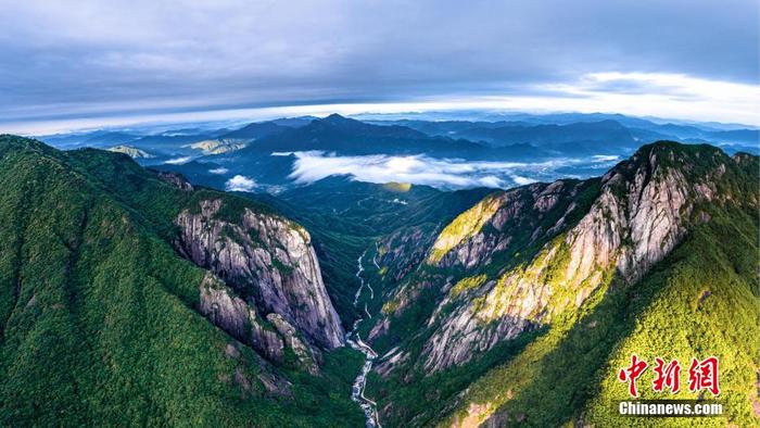 安徽绩溪:大美鄣山人间景 峡谷秀水称绝色