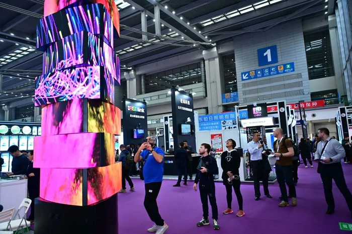 第21届深圳国际LED展现场 宋春雨/摄