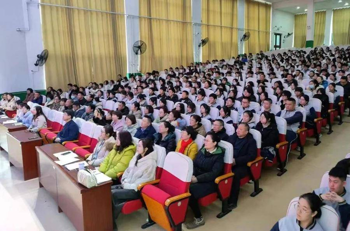 牟平育英艺术中学举办高考百日誓师大会