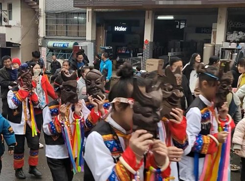 张玉芝摄3月10日,农历二月初一,湖南江永县松柏瑶族乡迎来了一年一度
