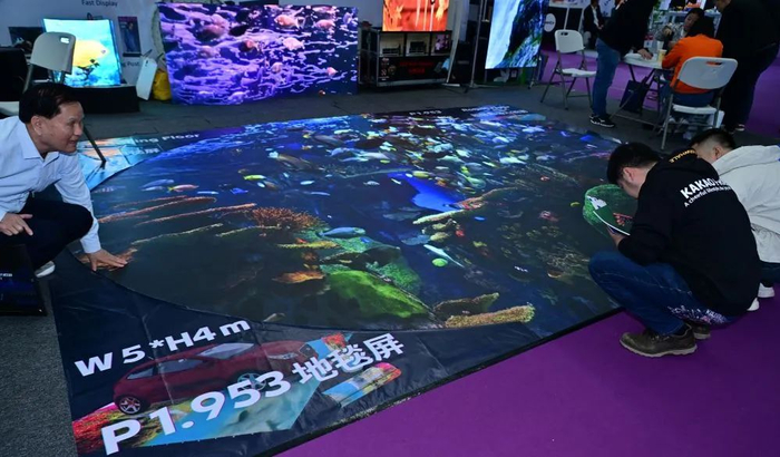 第21届深圳国际LED展现场 宋春雨/摄