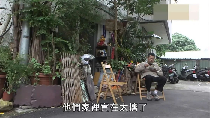中产教师一夜花掉400万,把房子住成垃圾场,和妻儿共挤一室,太疯了|陈