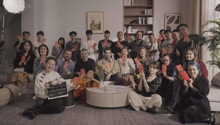 "我们的产能非常旺盛,基本上能达到专业演员拍戏程度的外籍演员,都