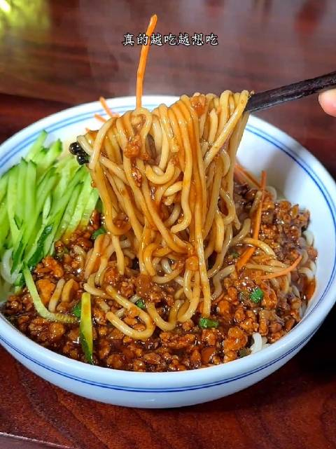 以后要是想吃炸酱面你就像我这样做做法简单酱香浓郁