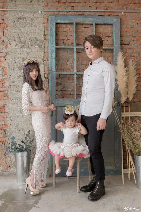 据台媒,阿沁回应老婆涉毒被捕,阿沁表示:因为早上我出门开会,开完会才