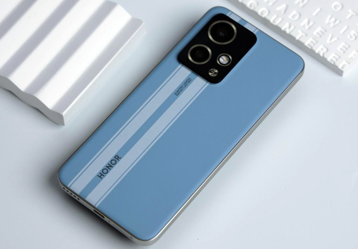 荣耀旗舰三芯手机不讲武德上市不久降至2277顶配241tb