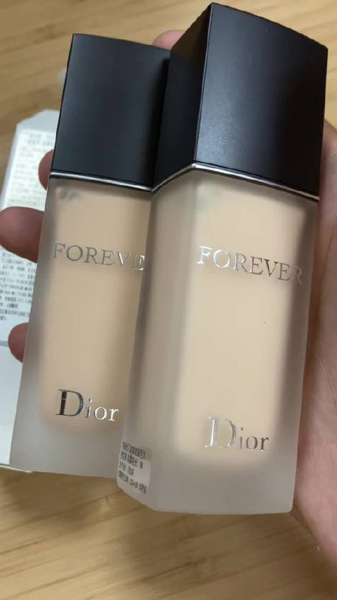 迪奥凝脂恒久粉底液让你自由自在折腰依然美丽