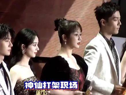 肖战杨紫王一博同台领奖意外举动引关注