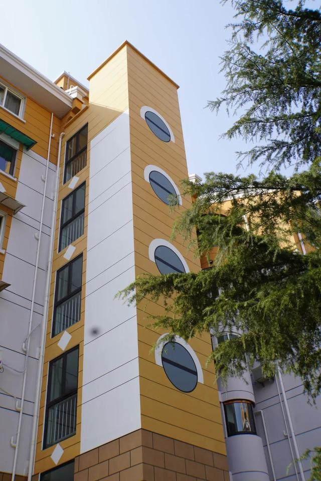 上海长宁微型老小区焕然一新加装电梯隐身如原配