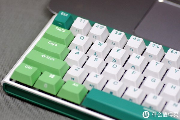 年轻都喜欢的键盘超高颜值杜伽k330wplus机械键