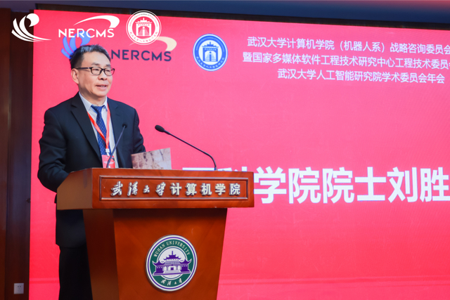 张平文,屈恒为机器人系揭牌,与会嘉宾共同倒计时,见证机器人系成立的