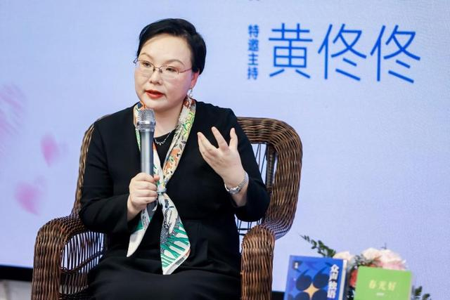 张莉在花城文学院开讲:她们是"持微火者",照亮女性的生命经验|文学