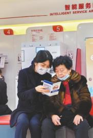 　　工行德阳岷江西路支行利用客户等候时间，开展防范非法集资宣传活动。