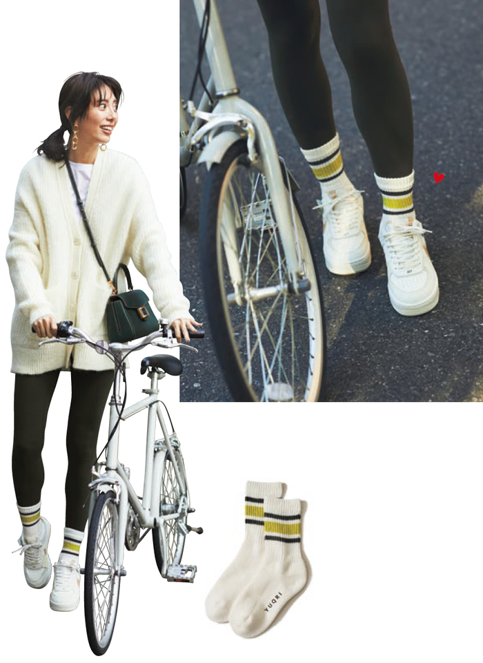 图案袜子搭配起来很帅气墨绿色打底裤和明黄色的图案袜子,搭配出明星