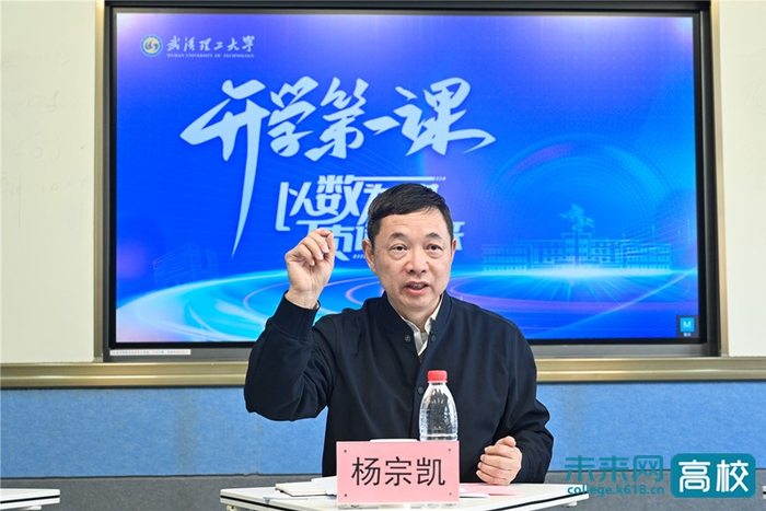 麦立强,张笛也就同学们关心关注的热点话题与大家进行了互动交流.