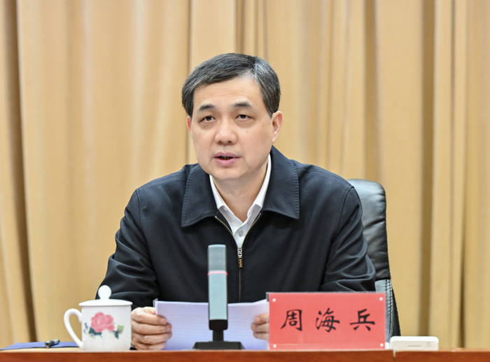 长沙市传达学习全国两会精神会议召开