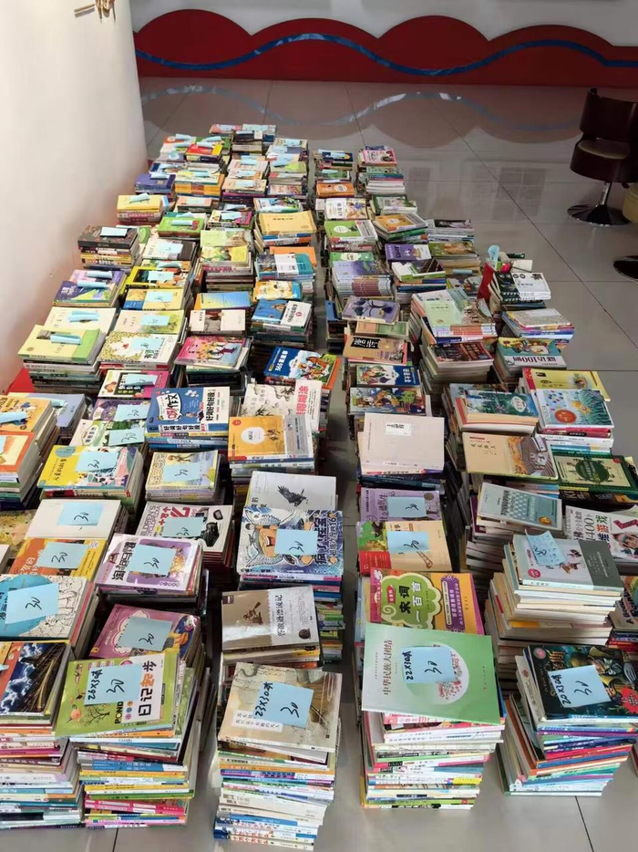 据了解,该学校是开州区东部的一个乡镇寄宿制学校,全校有三个教学班