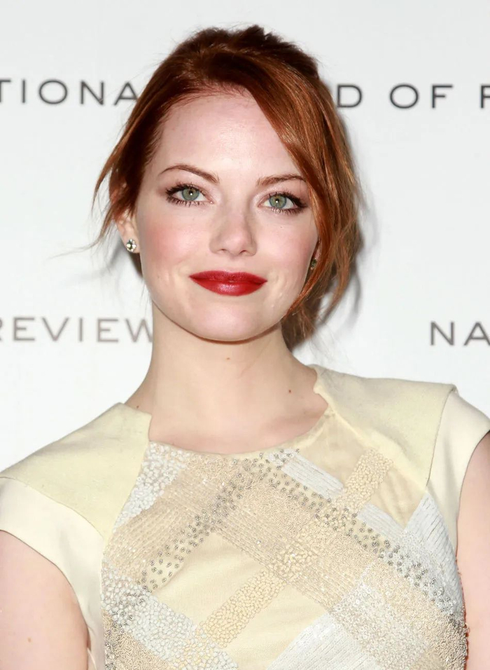 得到了家人的支持,石头姐就这样在母亲的陪伴下,从小镇搬去了洛杉矶