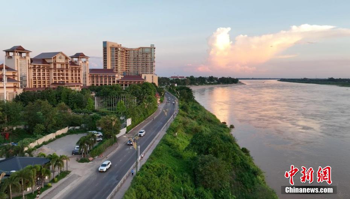 湄公河老挝段河岸风光旖旎|湄公河|老挝|琅勃拉邦_新浪新闻