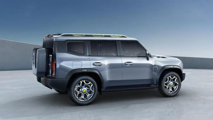 15t381马力续航1300km轴距2米8兼顾硬派与节能方程豹平替