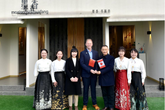 共舞友谊曲共画新春景成都市双流区实验小学加强国际教育交流