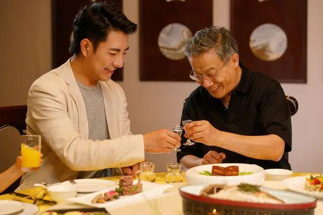 饭局后,客人说你破费了,低情商的人说:"不客气,没多少钱"|饭局|客人