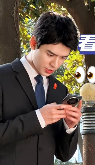 哇 睡前见没见过的小沈法官咯～ 期待早日杀青 想看新鲜的龚俊|龚俊