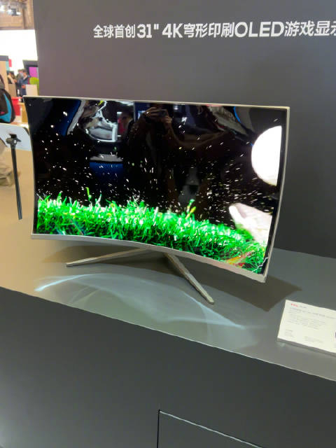 你们见过四个角往内凹的 oled 屏幕不 ?