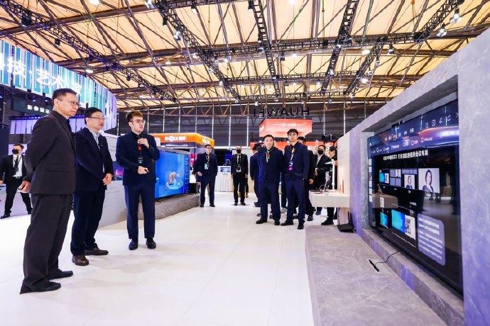 今天我刚好也在华为awe展台