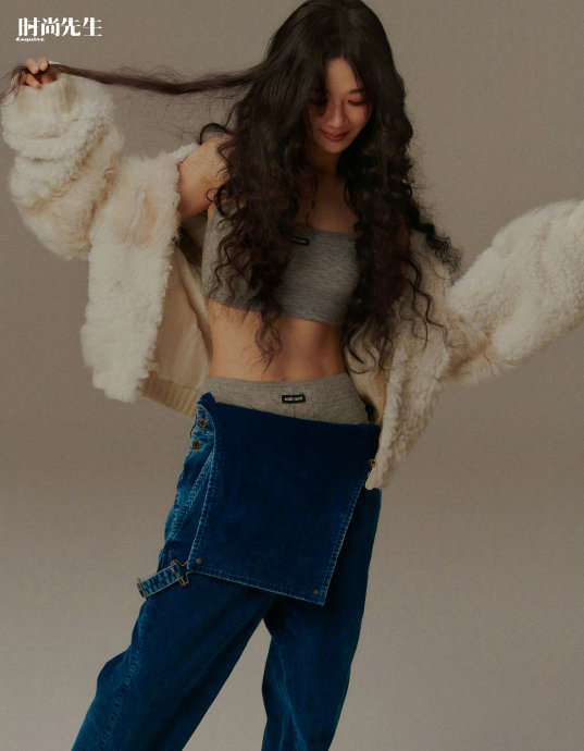 马甲线这么清楚!|杨紫_新浪新闻