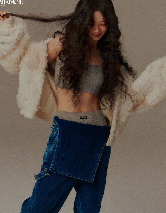 杨紫的马甲线真的也太明显了吧|杨紫_新浪新闻